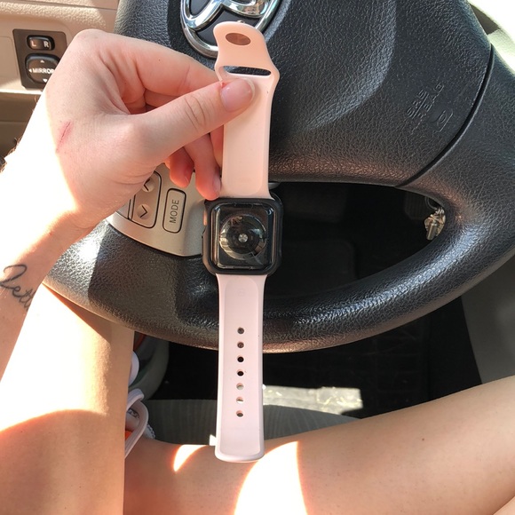 apple watch series 4 - Picture 2 of 3